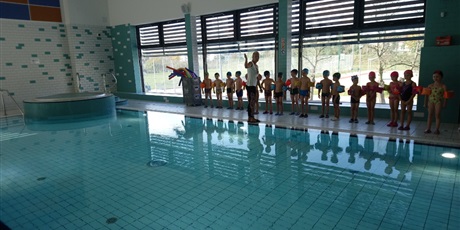 Powiększ grafikę: nauka-plywania-dzieci-z-grupy-iii-na-nowym-basenie-9911.jpg